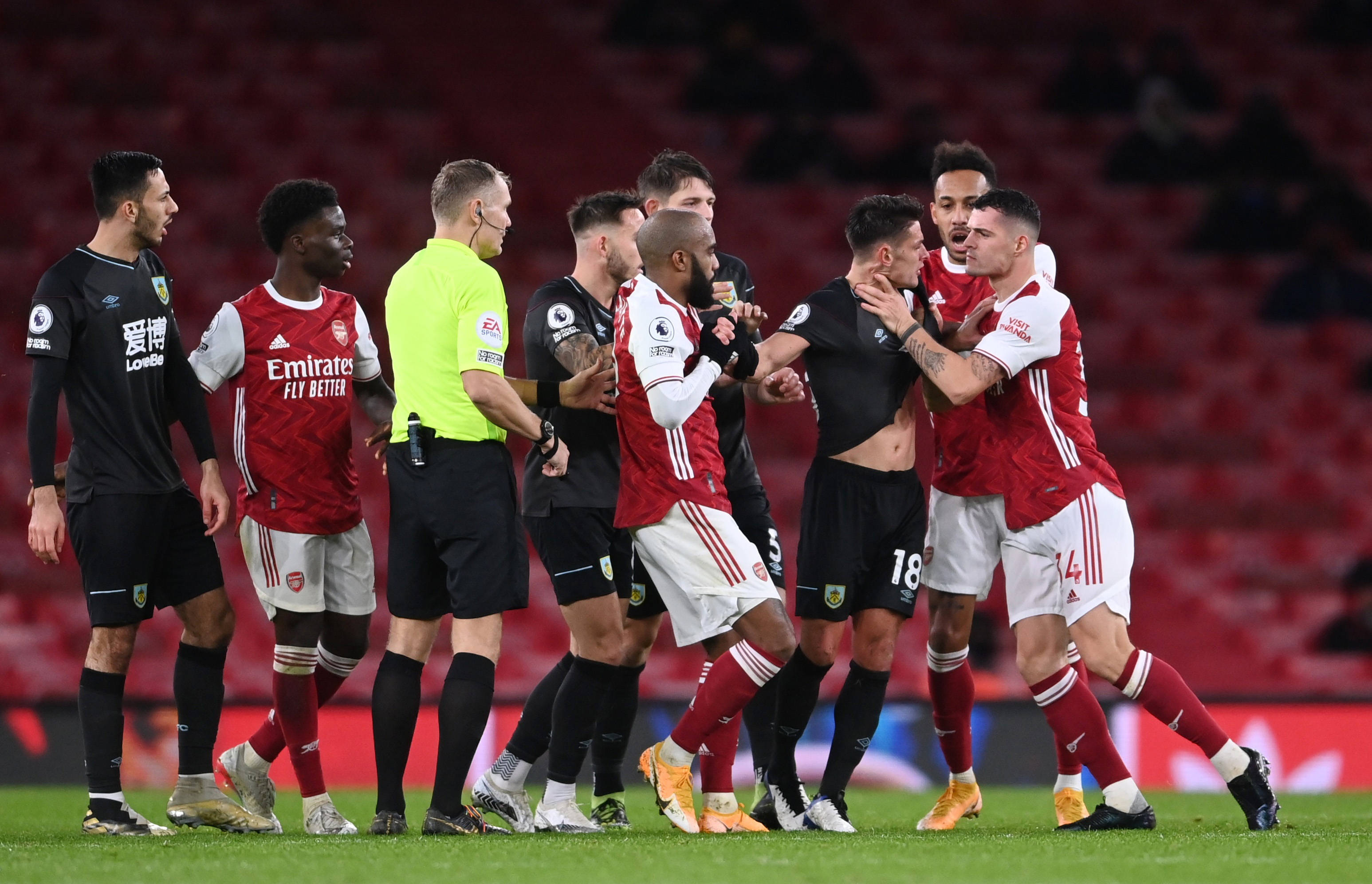 来为球队增 来为球队增